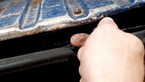 УСТАНОВКА РОЛИКА СДВИЖНОЙ ДВЕРИ НА VOLKSWAGEN TRANSPORTER T4.