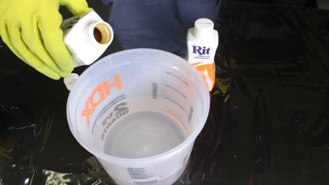 How to Dye Fabric - No-Wax Batik Technique смотреть онлайн