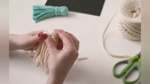 Кисточка из трикотажной пряжи. Как сделать кисточку из пряжи?