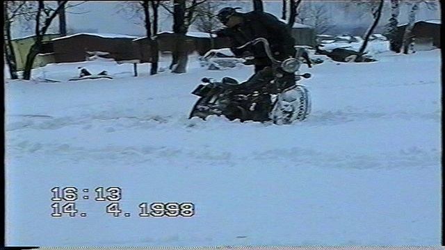 Покатушки на мотоциклах по снегу. 14 апреля 1998 года.