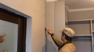 Как обойти трубы и кривые стены при монтаже встроенного шкафа купе