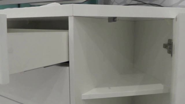 Угловая тумба под телевизор. МДФ белый глянец. Фурнитура Блюм. Тумбы Киев.