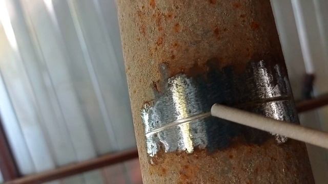 учимся варить электродами с основным покрытием.