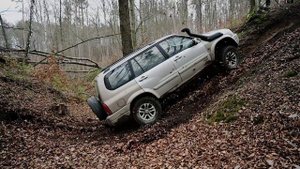 Off road Toyota 4 runner Suzuki Vitara , Grand Vitara xl7 , Ford Maveric ( terrano ) 4x4 extreme