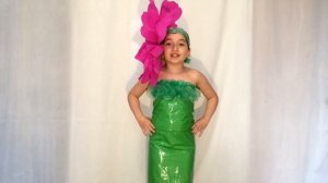 ПЛАТЬЕ-ЦВЕТОК ИЗ ПАКЕТОВ. Обьёмный большой пион из гофрированной бумаги. Бросовый материал.(Эмилия)