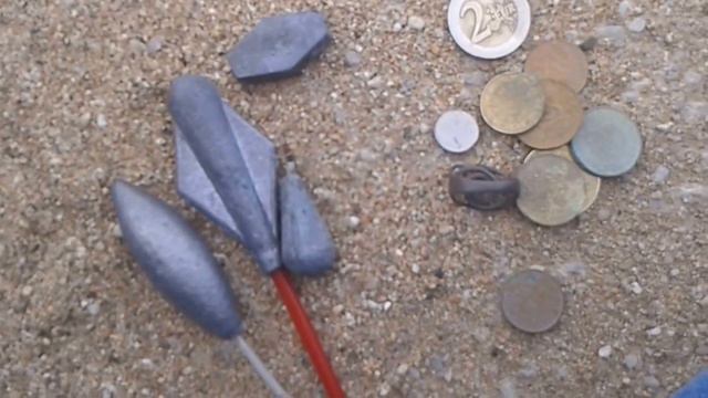 Пляжный поиск на Badalona. Не густо но и не пусто. Busco monedas en la playa Badalona смотреть онлайн