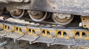 Бульдозер Zoomlion ZD220 замена опорных роликов. Ремонт спецтехники