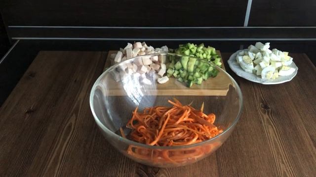 Очень быстрый салат для семейного ужина! #готовимдома, #салатскуринойгрудкой, #салатынаужин