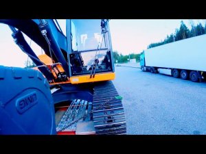 Негабаритные перевозки, везу экскаватор на выставку, устраняю утечку воздуха.