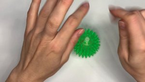 Пальчиковые игры - игра с мячиком