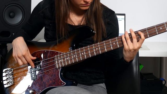 Top 5 Bee Gees Bass Lines | Julia Hofer | Maurice Gibb | Thomann смотреть онлайн