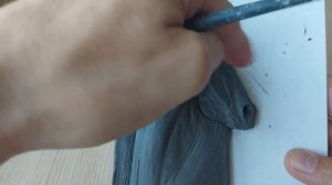 Как сгладить пластилин (на примере барельефа)??
