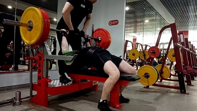 Жим штанги лёжа узким хватом в слингшоте 150 на 1 смотреть онлайн