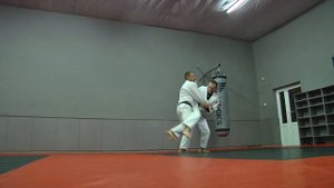 Комбинация задняя подножка и боковая подсечка в темп шагов