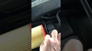 Changing Slk 200 (R171) air filter