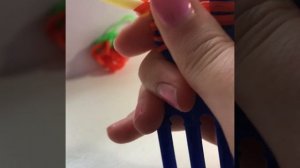 Плетение из резинок на рогатке клубничка. Плетение резинками. Клубника ?