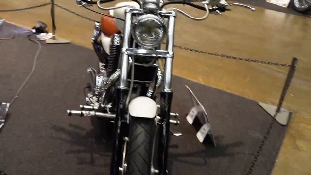 Suzuki Intruder VS1400 2002 - Walk around смотреть онлайн