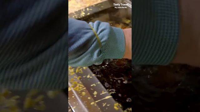 최고의 옛날 통닭, 매일 300개씩 튀기는 닭다리 튀김, 치킨, 원당시장, Amazing fried whole chicken, 300 fried chicken legs, #치킨 смотреть онлайн