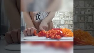 Рисовая лапша с курицей и овощами.