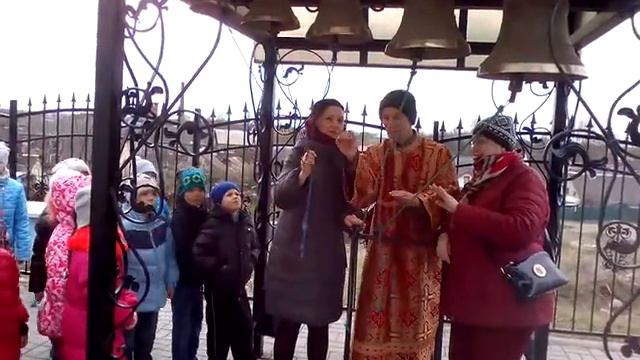 Звонарь учит педагогов звонить в колокола