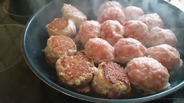 Рецепт.Тефтели с сыром в соусе.Мясные шарики в томатном соусе- это всегда вкусно!Влог из Эстонии