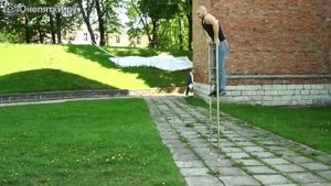 невероятный  трюк  с лестницей