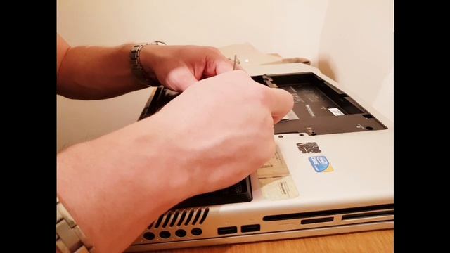 How to replace motherboard in Alienware M17x R2 Part 3 смотреть онлайн