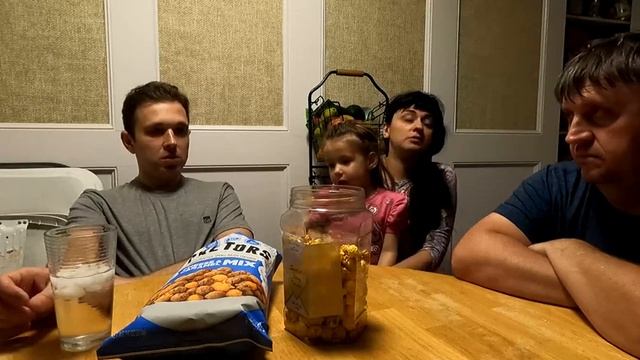 США Как Саша пересёк границу или история семьи беженцев из Украины / Севастополь - Киев - Сакрамент смотреть онлайн