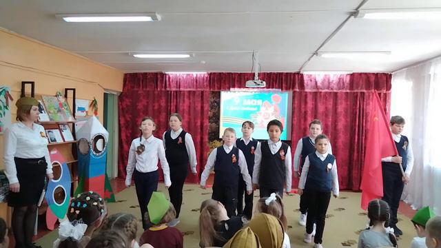 4 класс МБОУ ВНОШ. Инсценировка песни "На безымянной высоте" смотреть онлайн