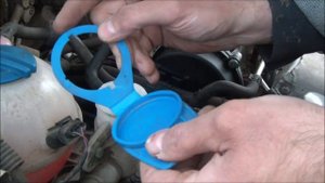 Как переделать крышку бачка стеклоомывателя  Skoda Yeti How to remake the tank cover of the washer