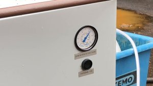 Очистка подводной части баржи беспылевым пескоструйным аппаратом Energy-Blast 300/12/63