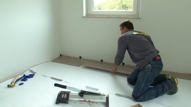 Poser du parquet stratifié - Etape par étape - Bricolage смотреть онлайн