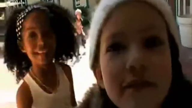 Mackenzie Foy - One Less Lonely Girl (Justin Bieber) смотреть онлайн