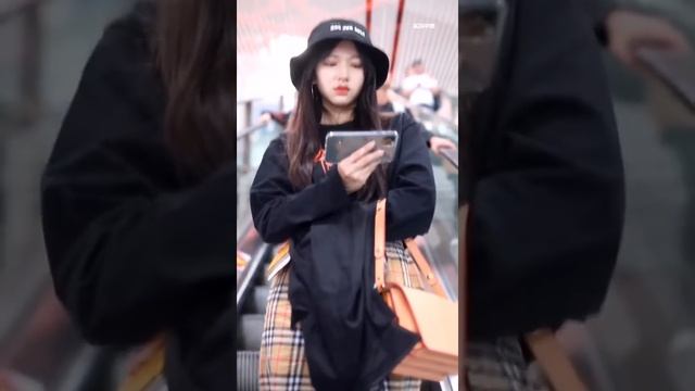 [FANCAM] 191006 Cheng Xiao @ PEK Airport ✈ Osaka ??