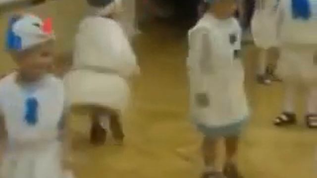 Танец Снеговика на утреннике в детском саду Это просто угар смотреть онлайн