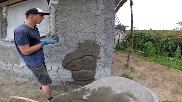 оформляем дачный  домик.  декоративная  штукатурка.цоколь в  виде  декоративного камня.углы  брёвна