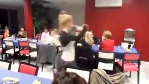 Слетела юбка во время танца