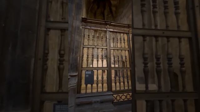 Inside the girona cathedral in Spain смотреть онлайн
