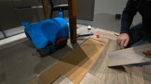 ЗАМЕНА ПОВРЕЖДЕННОЙ ДОСКИ ЛАМИНАТА.  Ламинат Кронотекс.