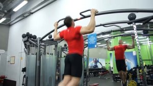 Упражнения для спины. Подтягивания широким хватом.