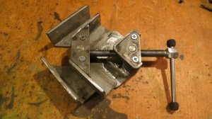 Угловые тиски своими раками