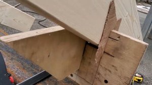 разметка углов запила промежуточных страпил вальмовой крыши