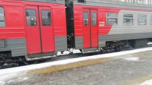 Глазов 2022. В поезде. Приехали в Екатеринбург. Проход между тоннелями. Дед нас встречает.