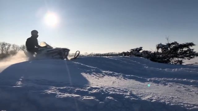1994 Arctic Cat ZR580 playing in the drifts смотреть онлайн