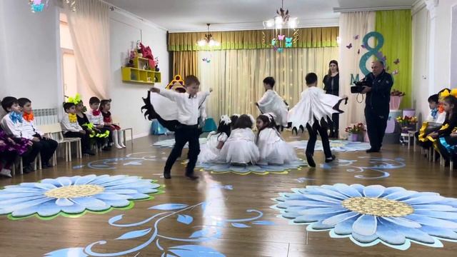 Праздник 8 Марта - подготовительная группа : танец «Снится сон» смотреть онлайн