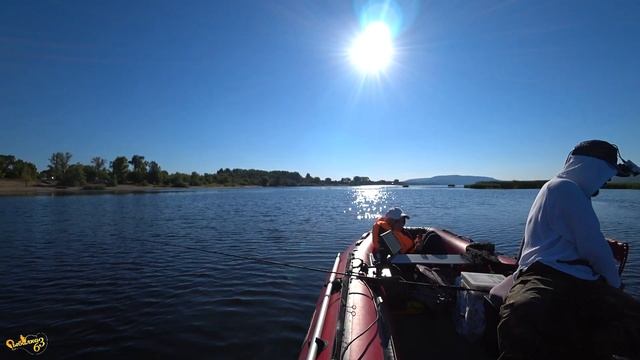 Взял дочку на рыбалку. Как будто со спиннингом родилась смотреть онлайн