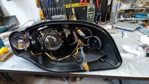 Audi A4. Замена биксеноновых линз AL Bosch на биксеноновые линзы Hella 5R. Замена ламп.