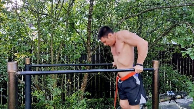 Суперсет: подтягивания, отжимания от брусьев, подъем с переворотом. Тяжелая тренировка