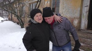 АЛЕКСАНДР ПОМОГАЕТ БАБУШКЕ ОЛЕСЕ!.