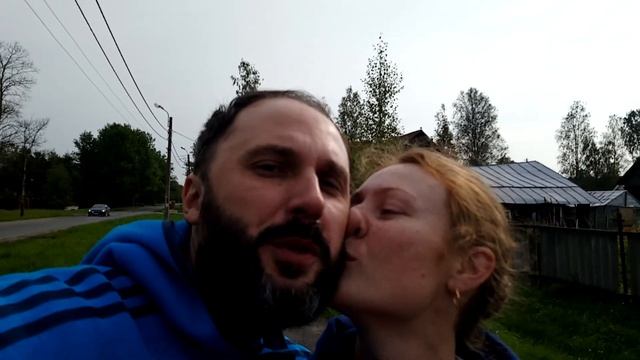 Первая прогулка на Бумажную свадьбу смотреть онлайн